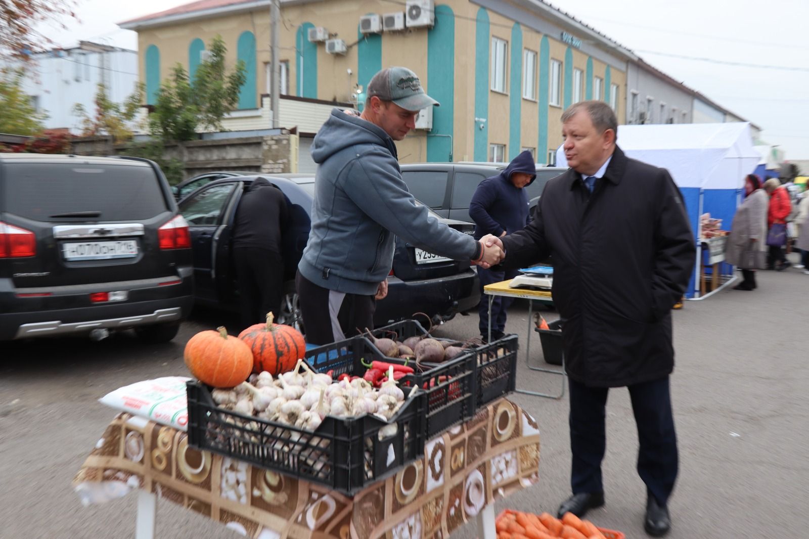 В Нурлате активисты Центра долголетия организовали благотворительную ярмарку в помощь участникам СВО