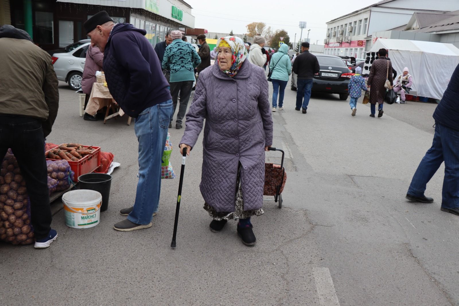 В Нурлате активисты Центра долголетия организовали благотворительную ярмарку в помощь участникам СВО