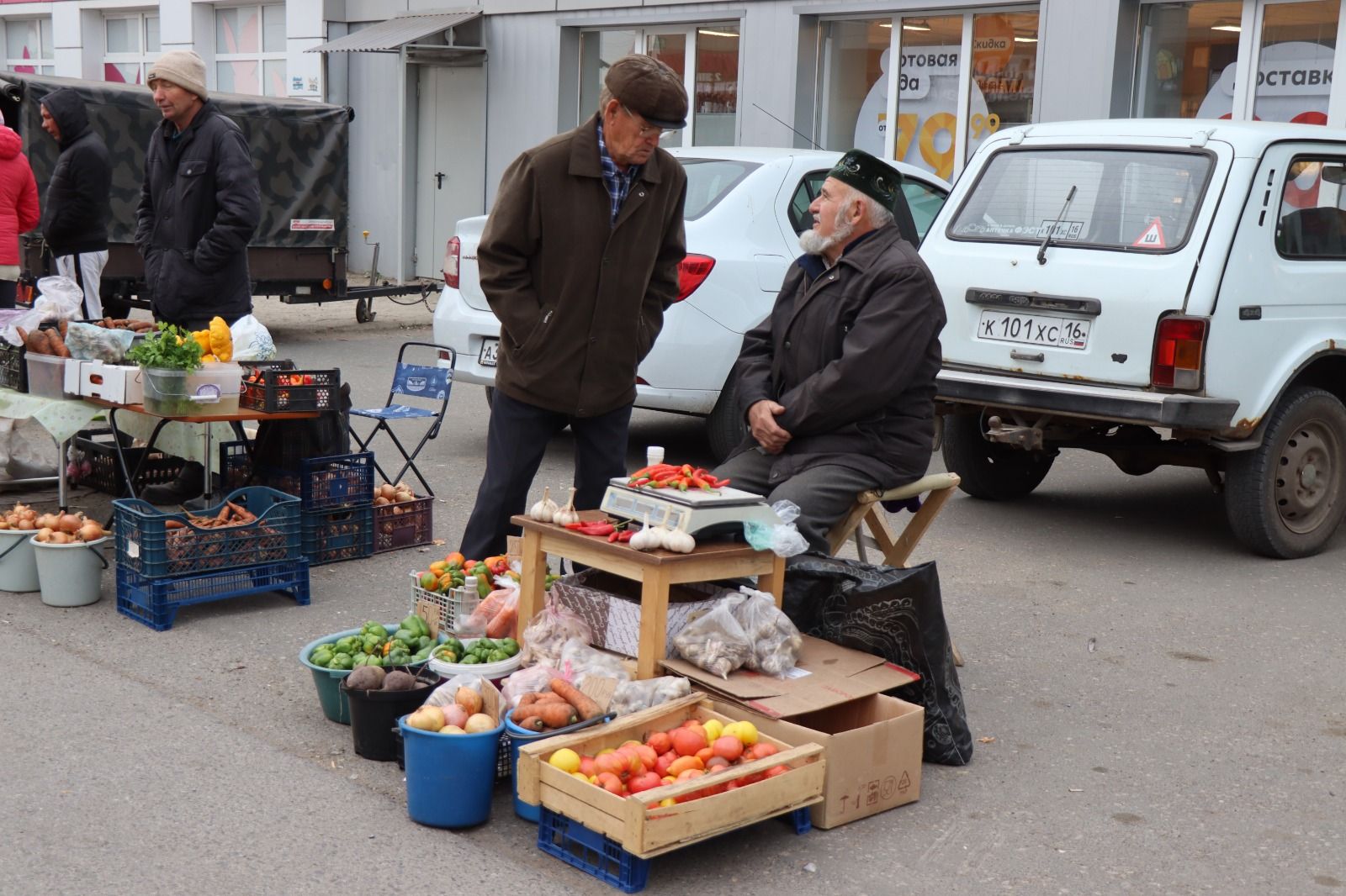 В Нурлате активисты Центра долголетия организовали благотворительную ярмарку в помощь участникам СВО