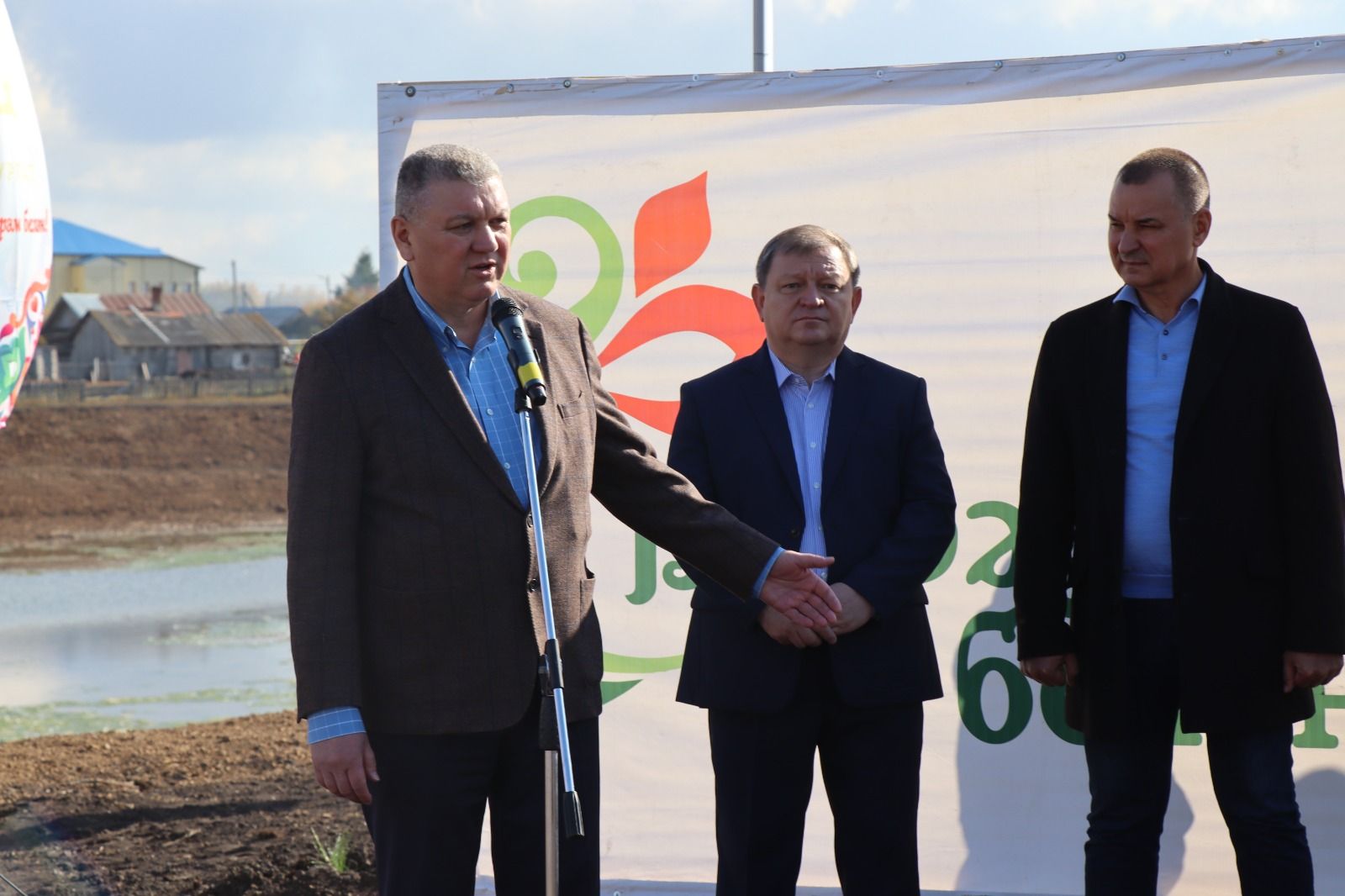 В деревне Бикулово после капитального ремонта торжественно открыли гидротехническое сооружение