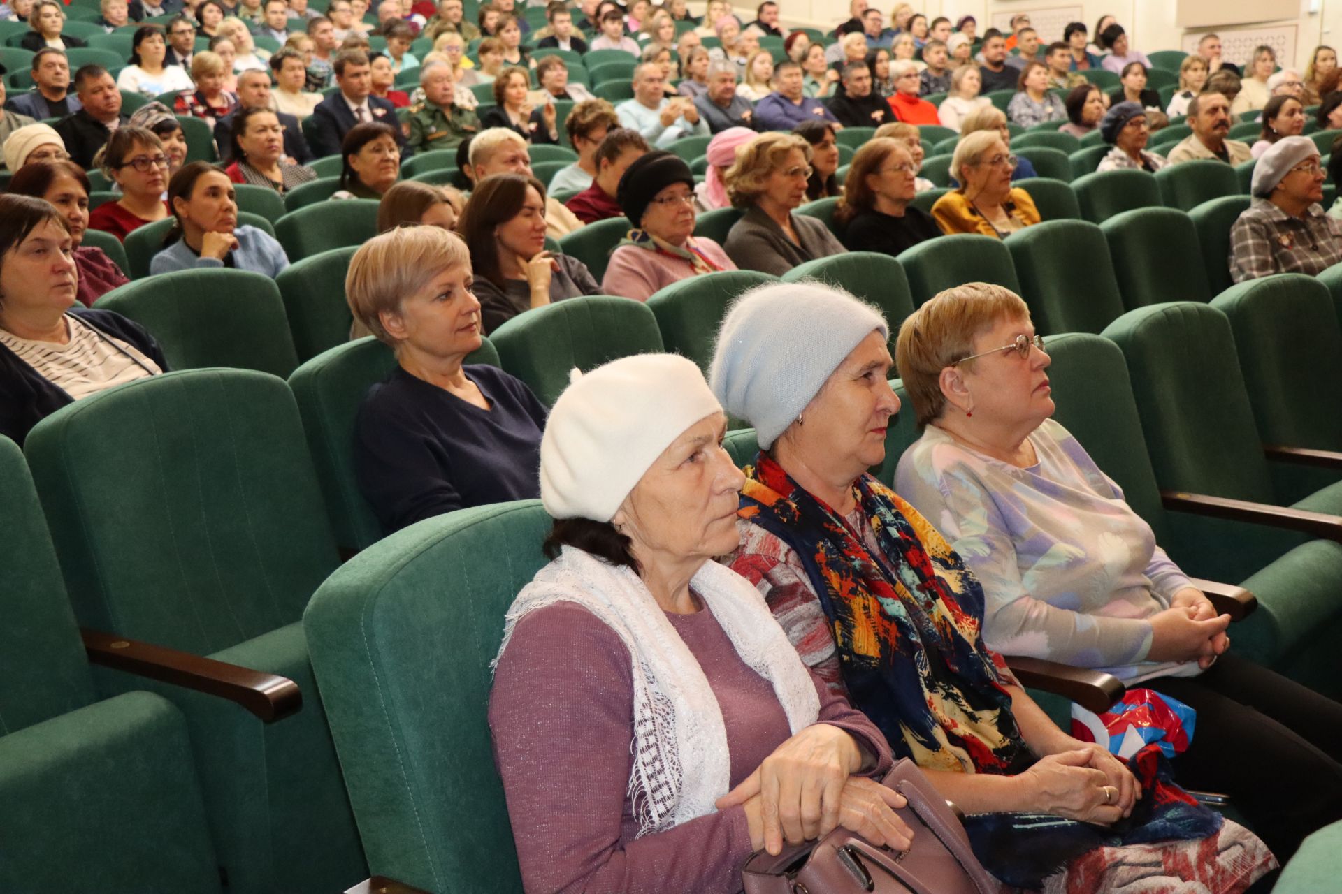 Нурлатцы в рамках благотворительных концертов «СВОих не бросаем» собрали более 1 млн рублей