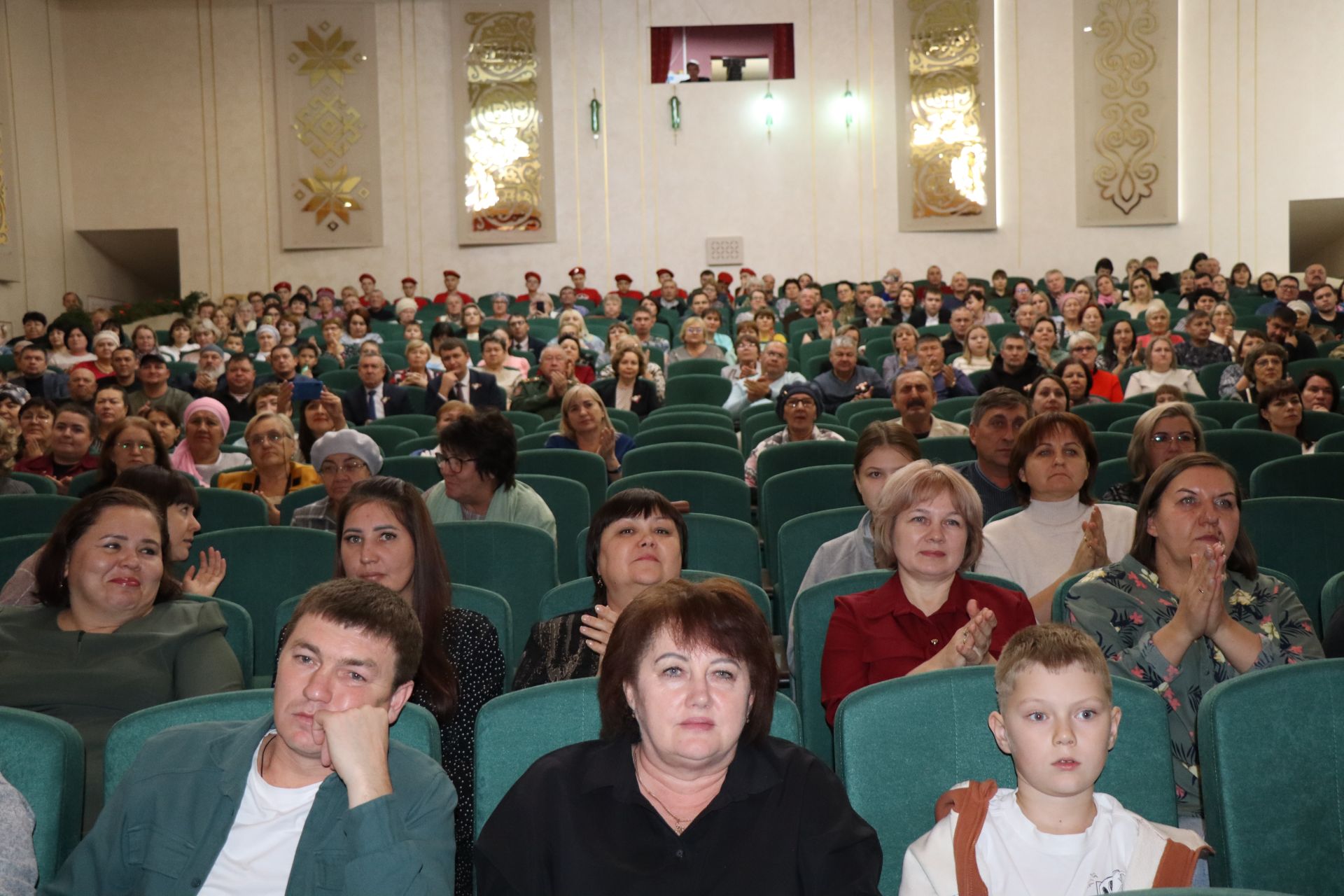 Нурлатцы в рамках благотворительных концертов «СВОих не бросаем» собрали более 1 млн рублей