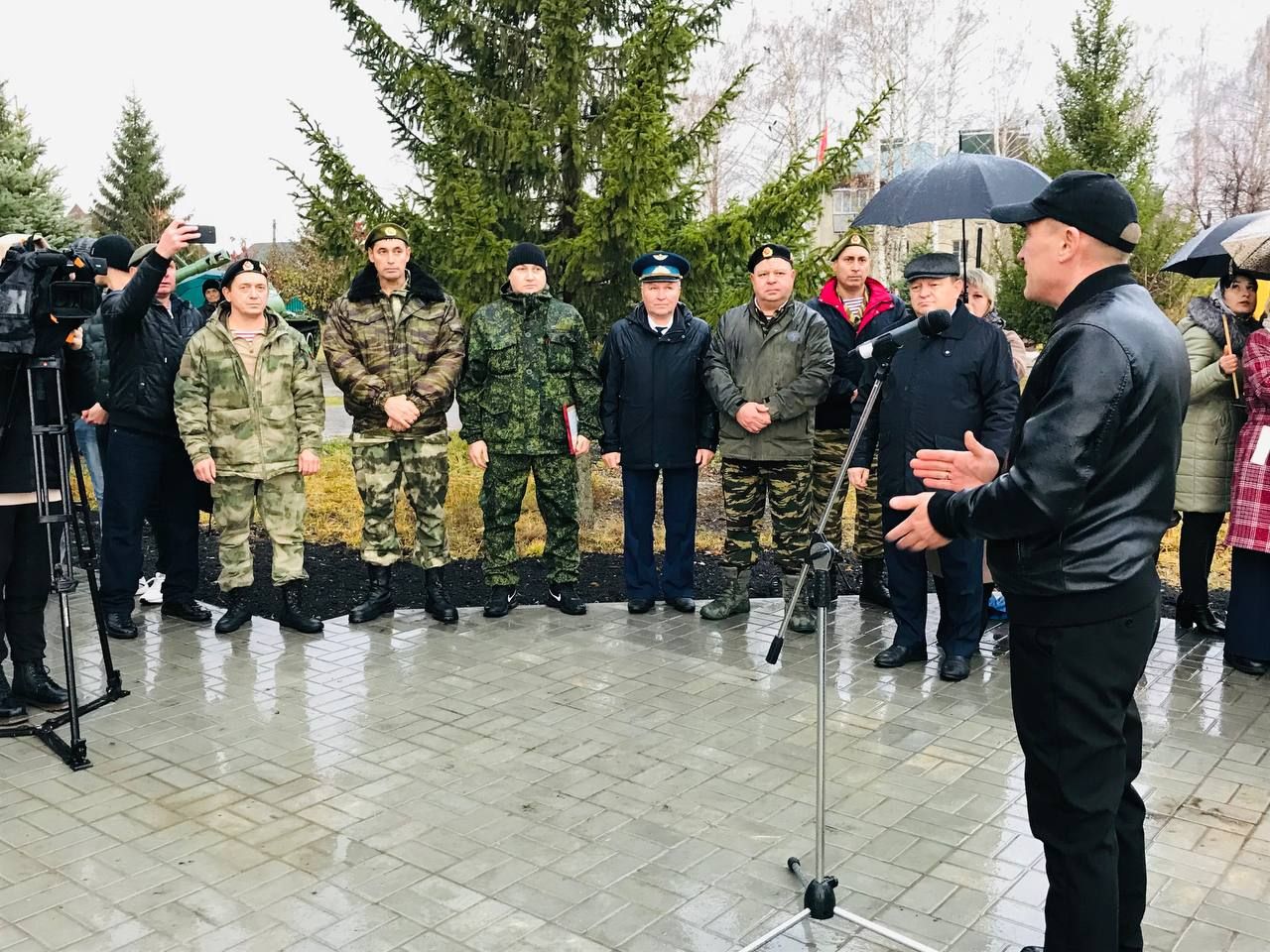 В Нурлате торжественно открыли памятник воинам внутренних войск