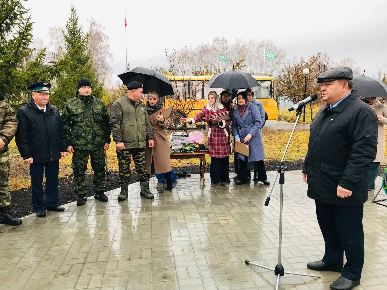 В Нурлате торжественно открыли памятник воинам внутренних войск