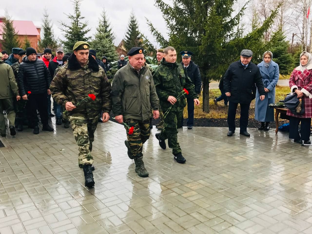 В Нурлате торжественно открыли памятник воинам внутренних войск