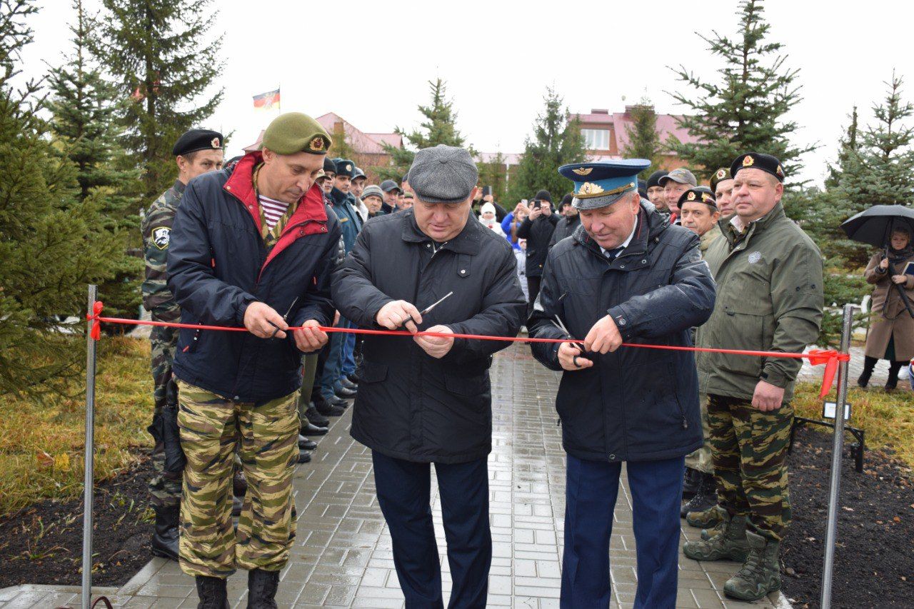 В Нурлате торжественно открыли памятник воинам внутренних войск