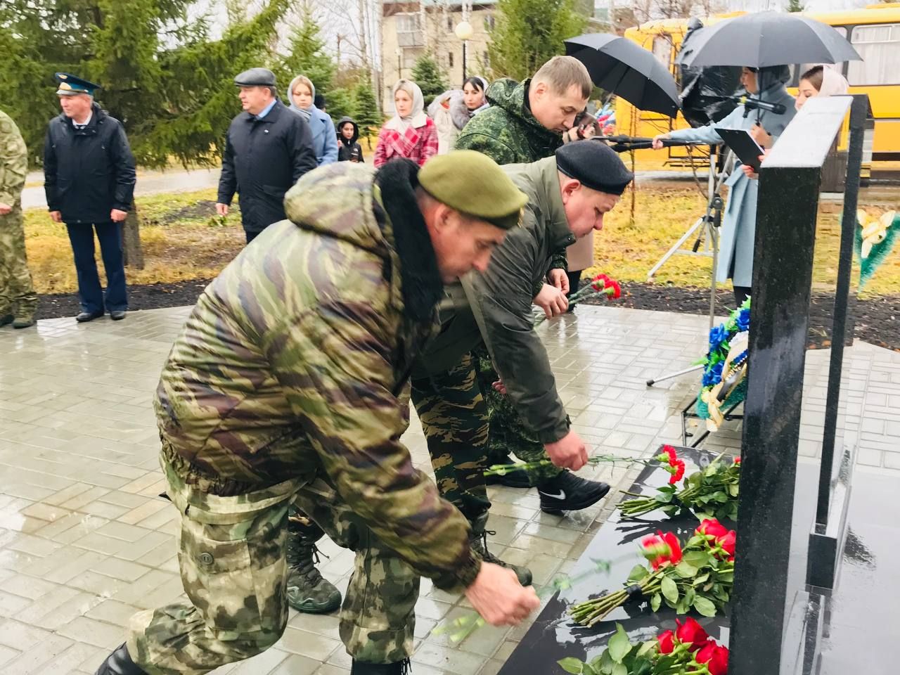 В Нурлате торжественно открыли памятник воинам внутренних войск