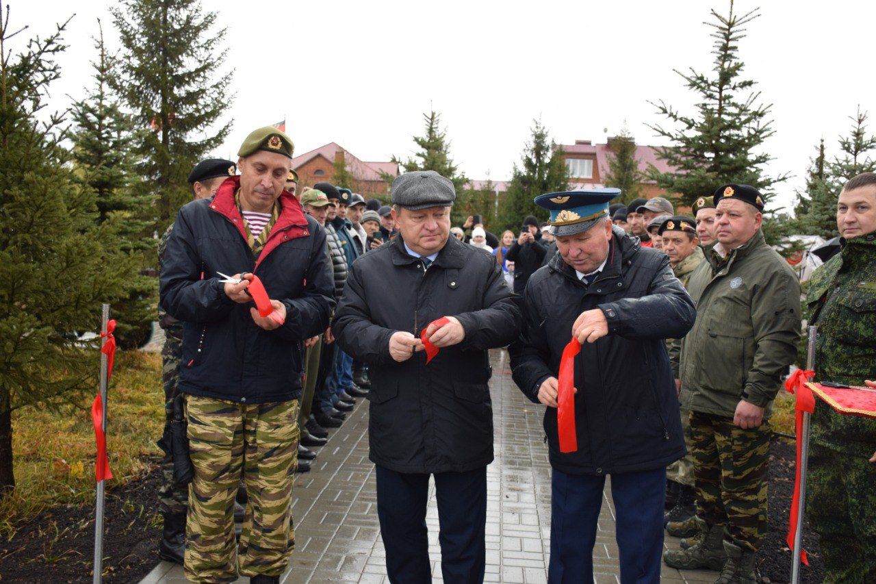 В Нурлате торжественно открыли памятник воинам внутренних войск