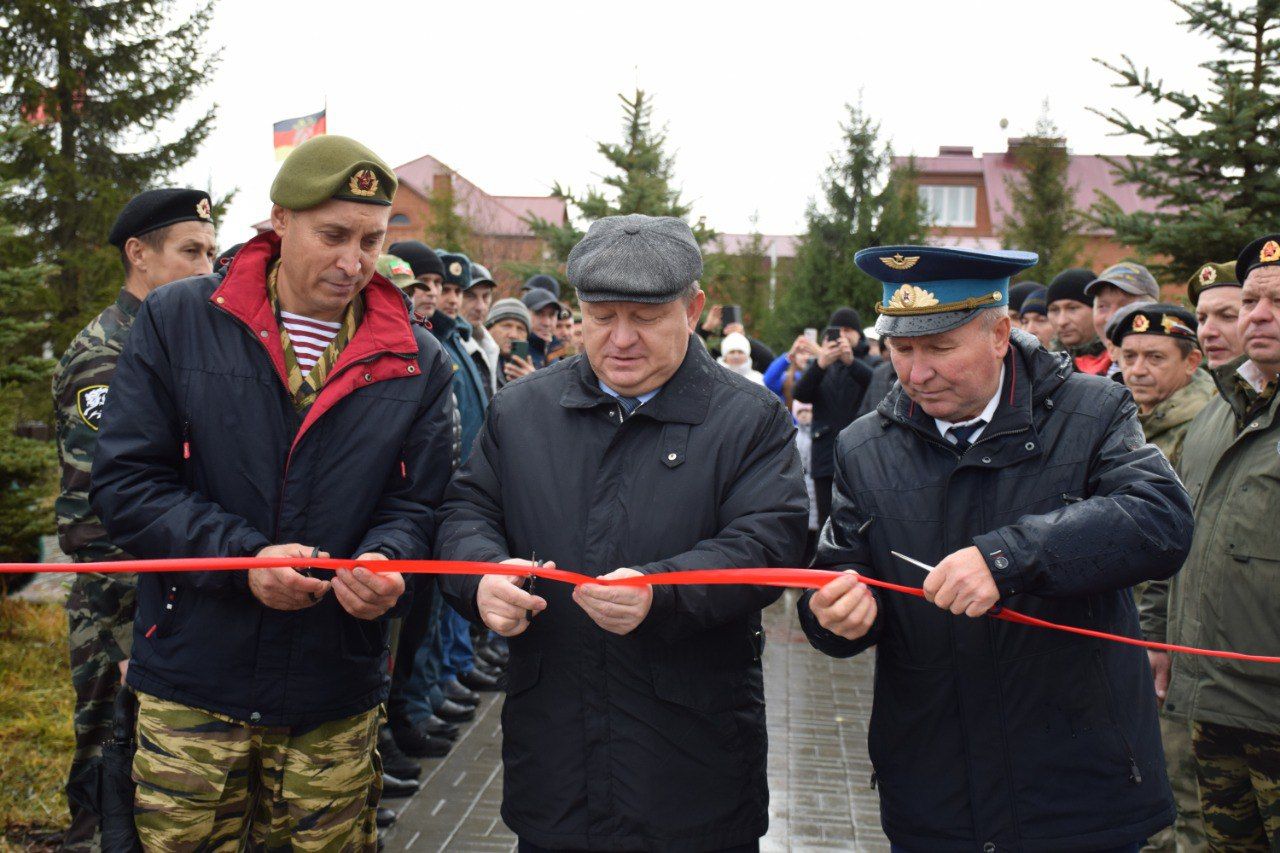 В Нурлате торжественно открыли памятник воинам внутренних войск