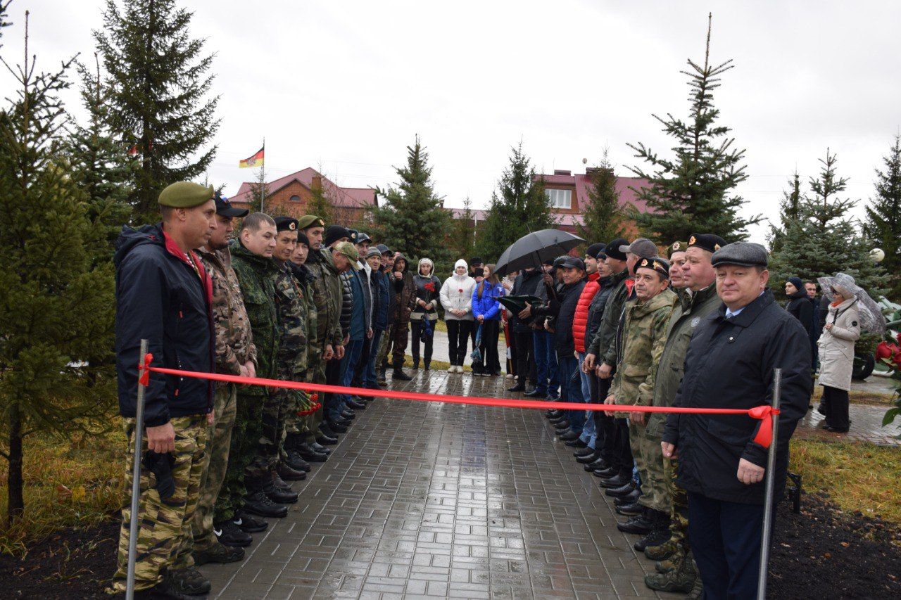 В Нурлате торжественно открыли памятник воинам внутренних войск