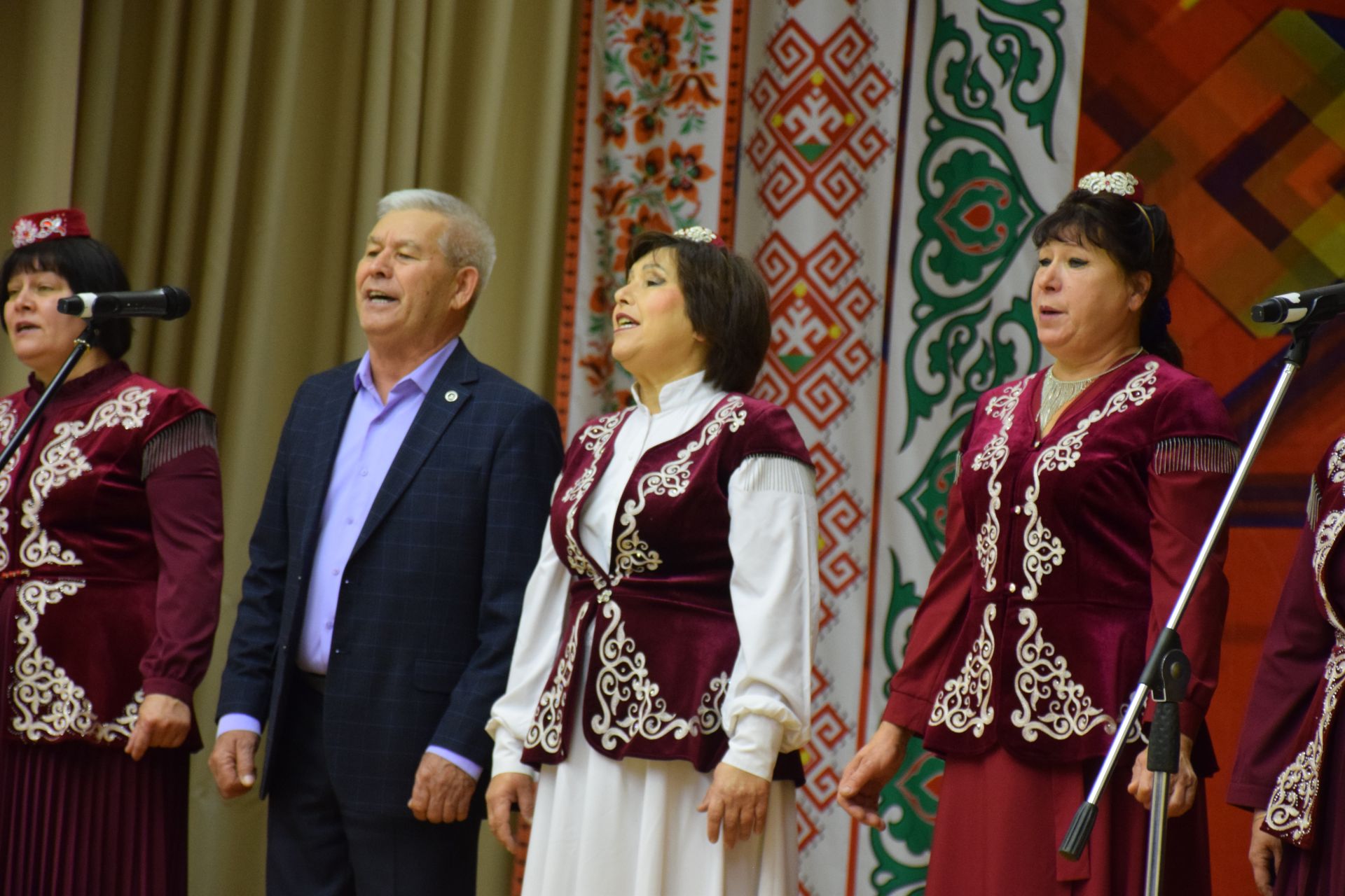 В Доме дружбы народов города Нурлат прошел праздничный концерт ко Дню народного единства