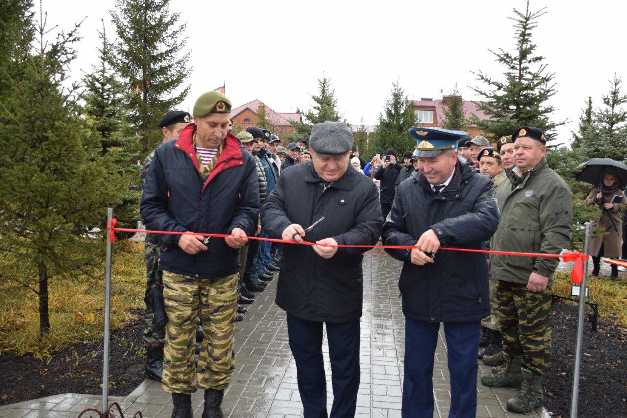 В Нурлате торжественно открыли памятник воинам внутренних войск