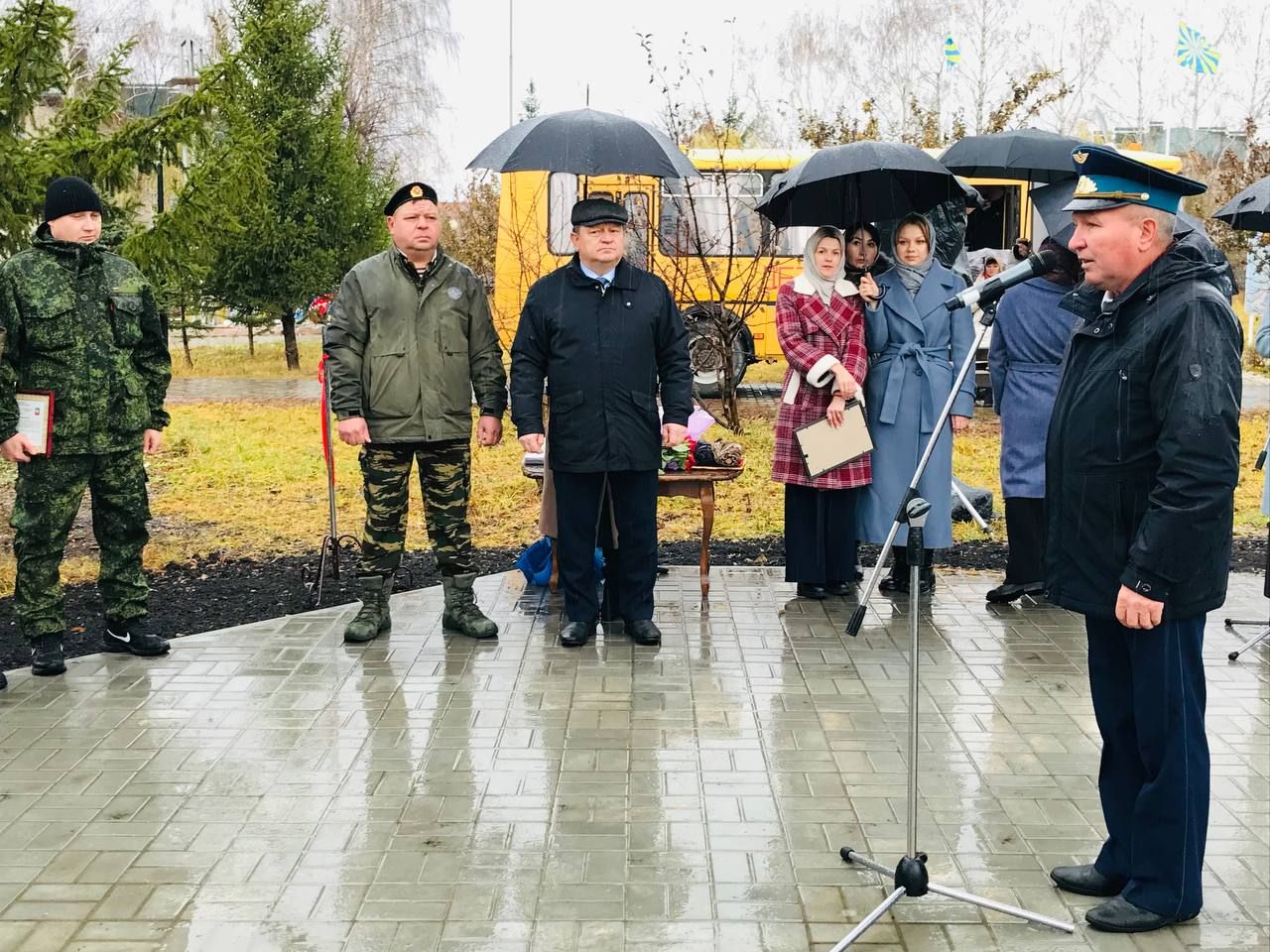 В Нурлате торжественно открыли памятник воинам внутренних войск