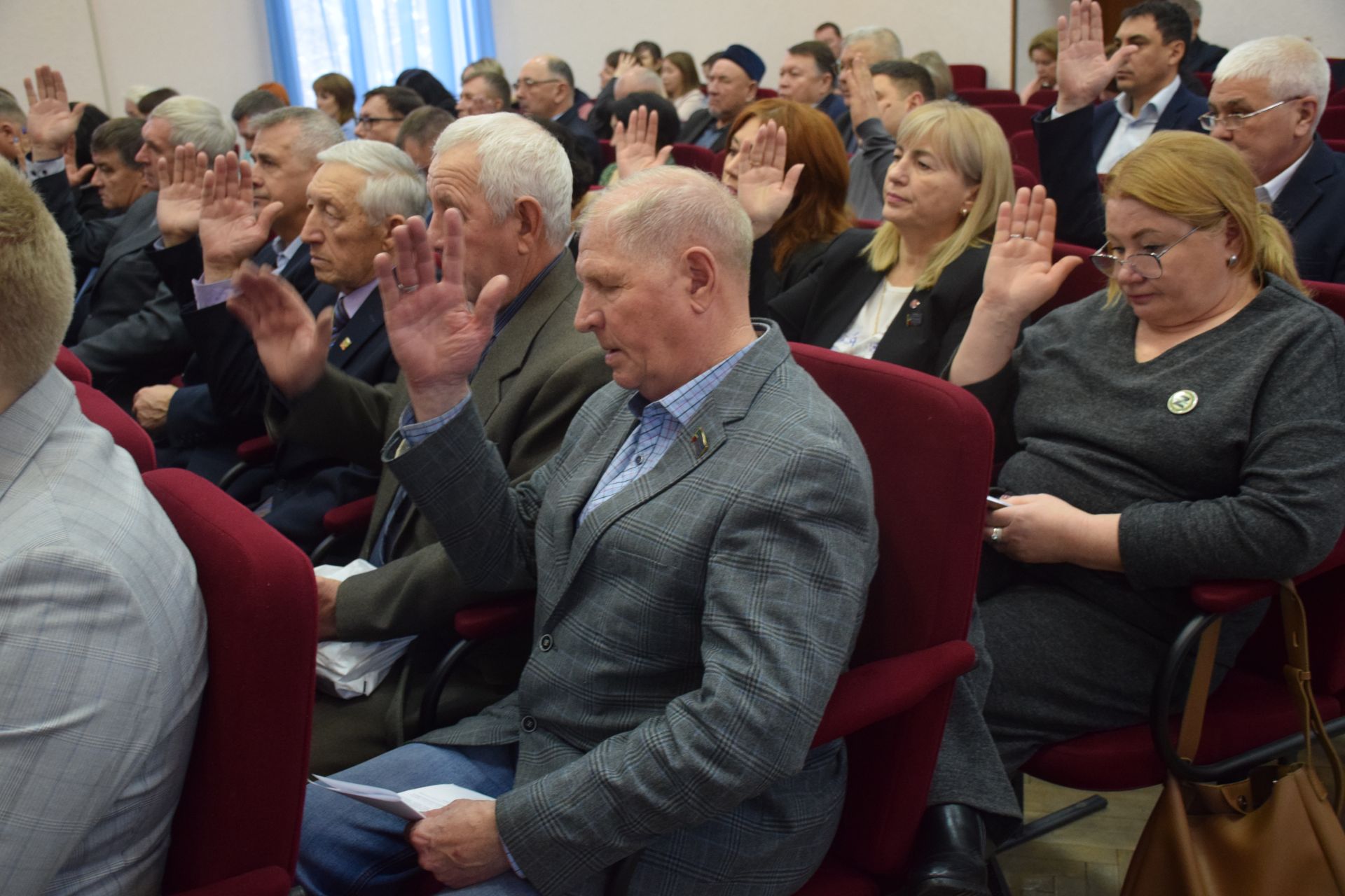 В Нурлате на сессии советов города и района рассмотрели 12 вопросов