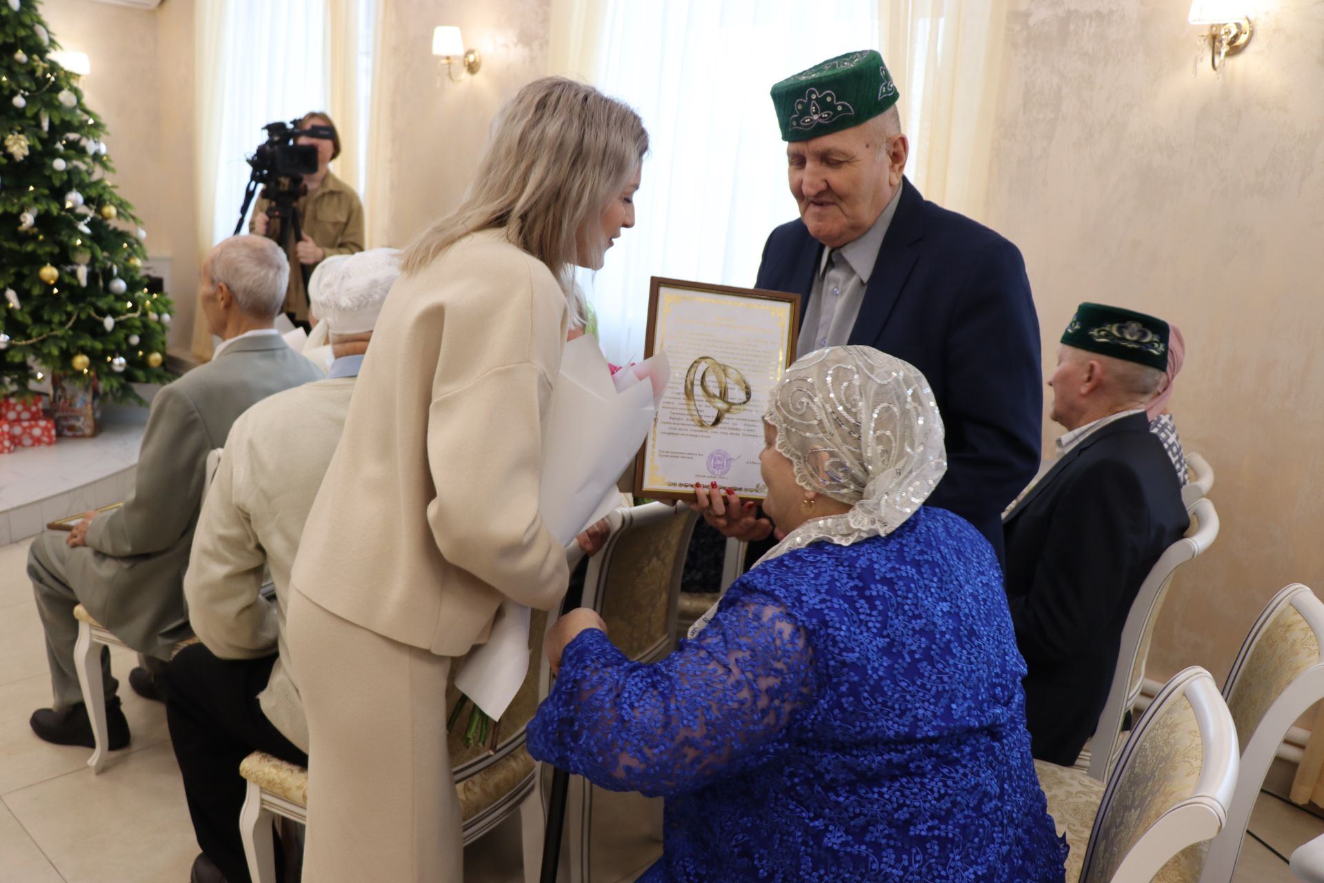 В Нурлате чествовали юбиляров семейной жизни (фоторепортаж)