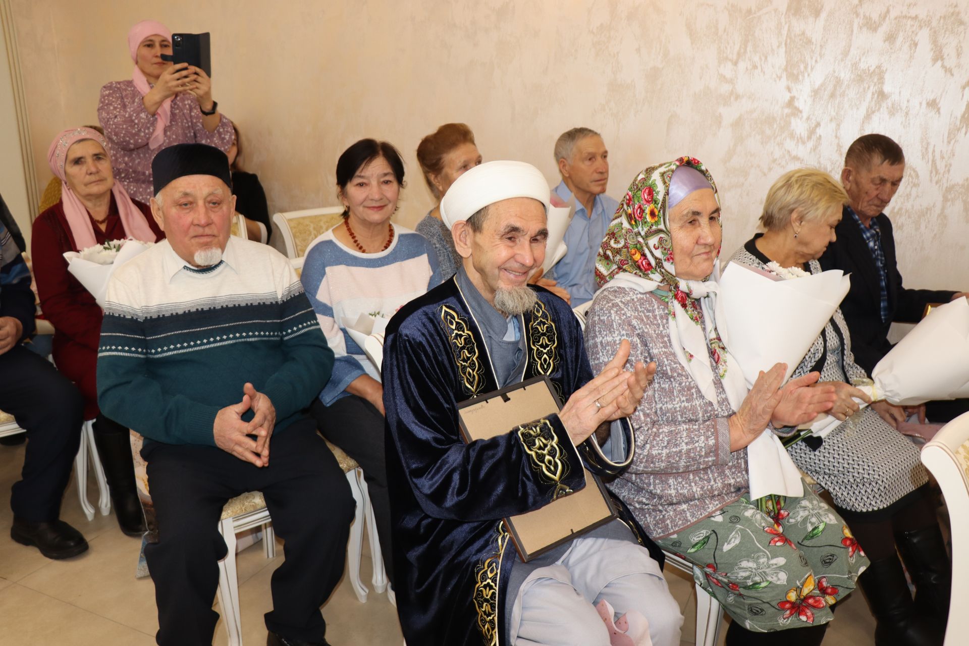 В Нурлате чествовали юбиляров семейной жизни (фоторепортаж)