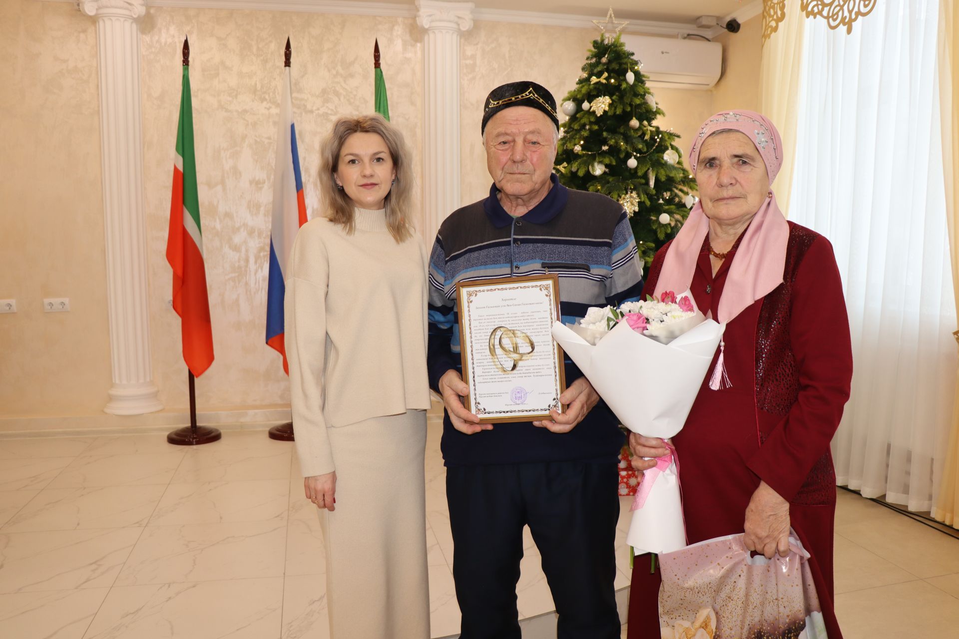 В Нурлате чествовали юбиляров семейной жизни (фоторепортаж)