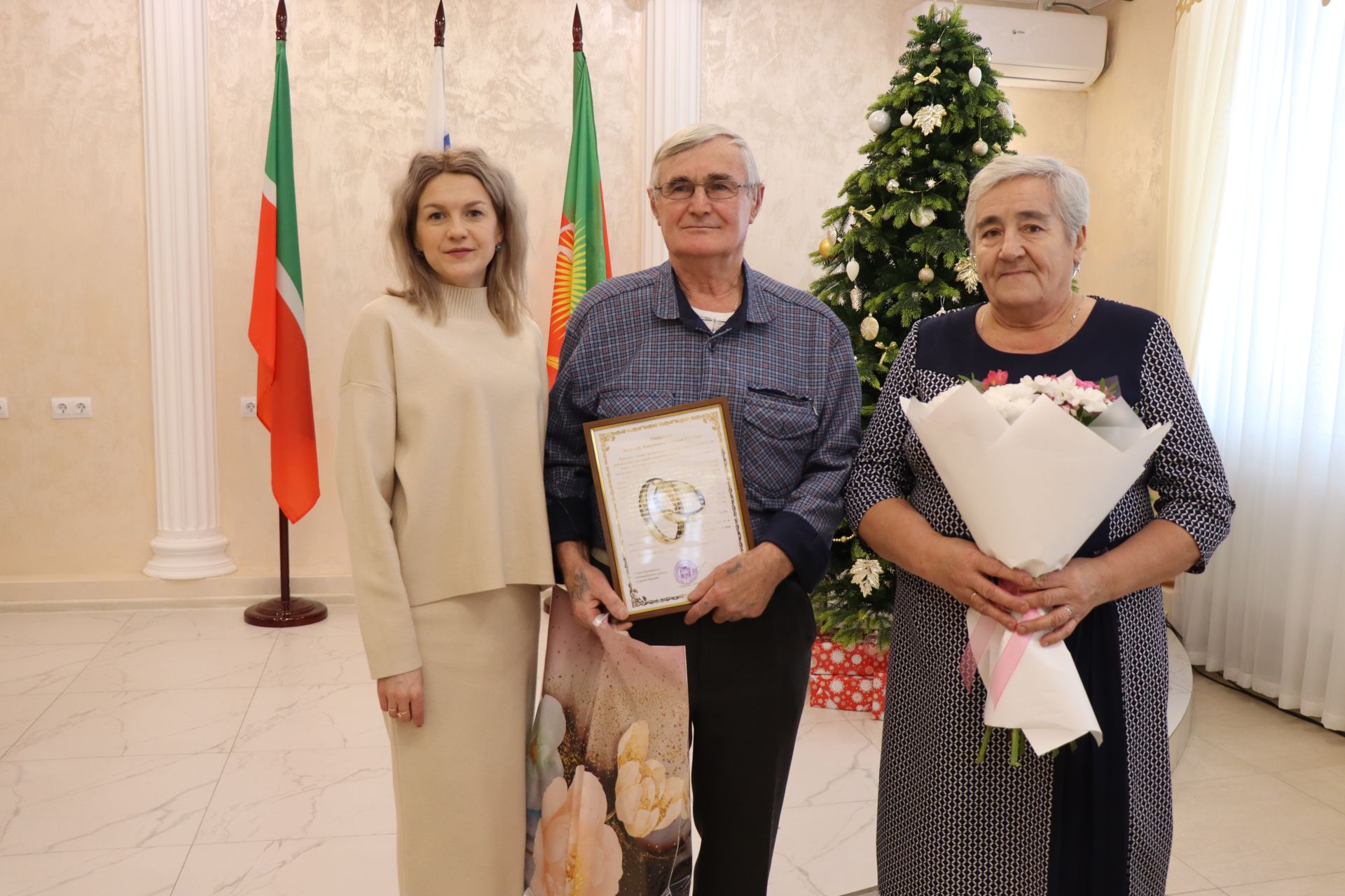 В Нурлате чествовали юбиляров семейной жизни (фоторепортаж)