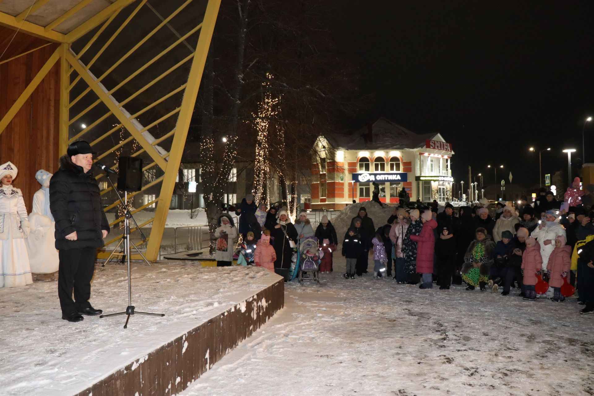 В Нурлате состоялось торжественное открытие главной городской Елки