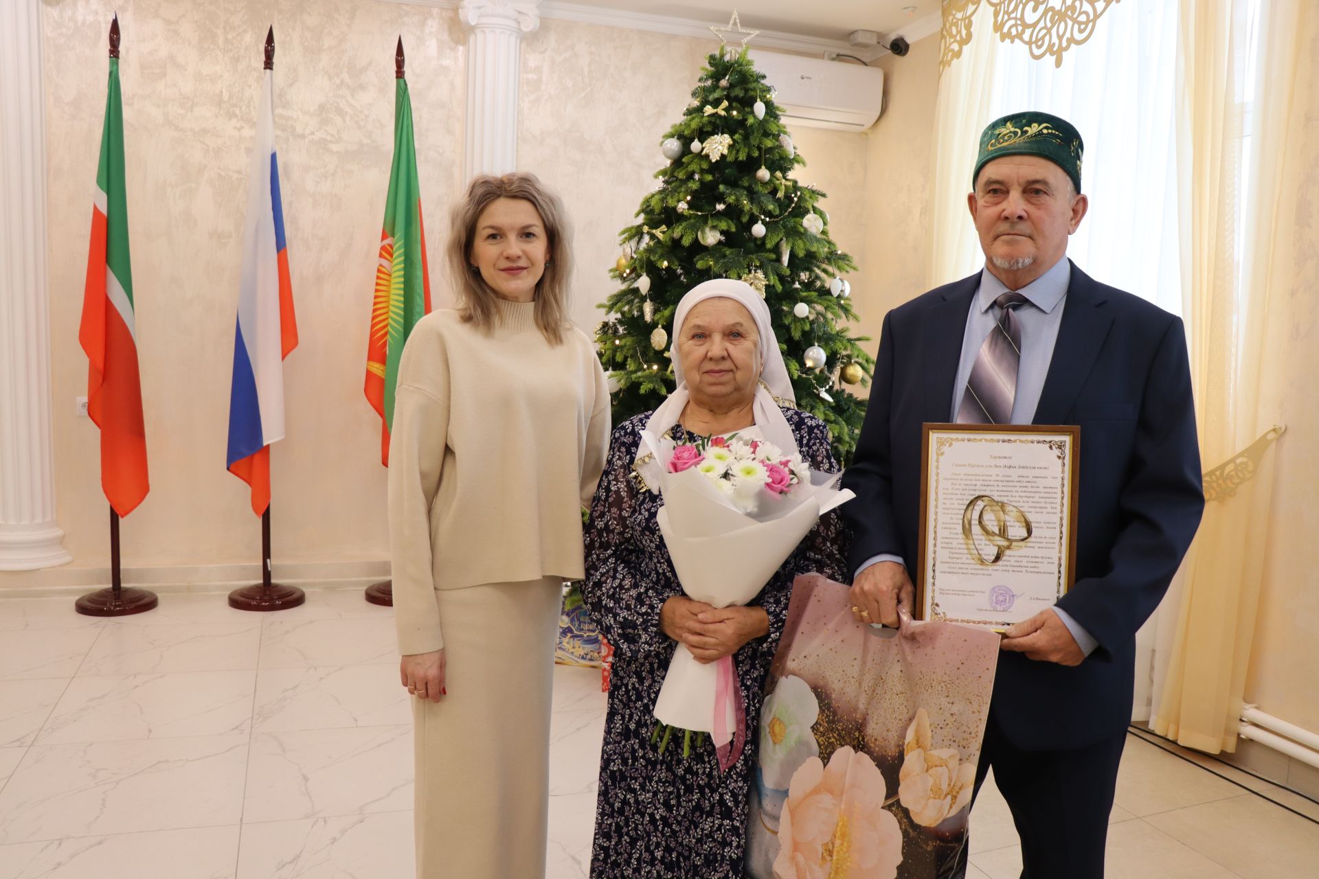 В Нурлате чествовали юбиляров семейной жизни (фоторепортаж)