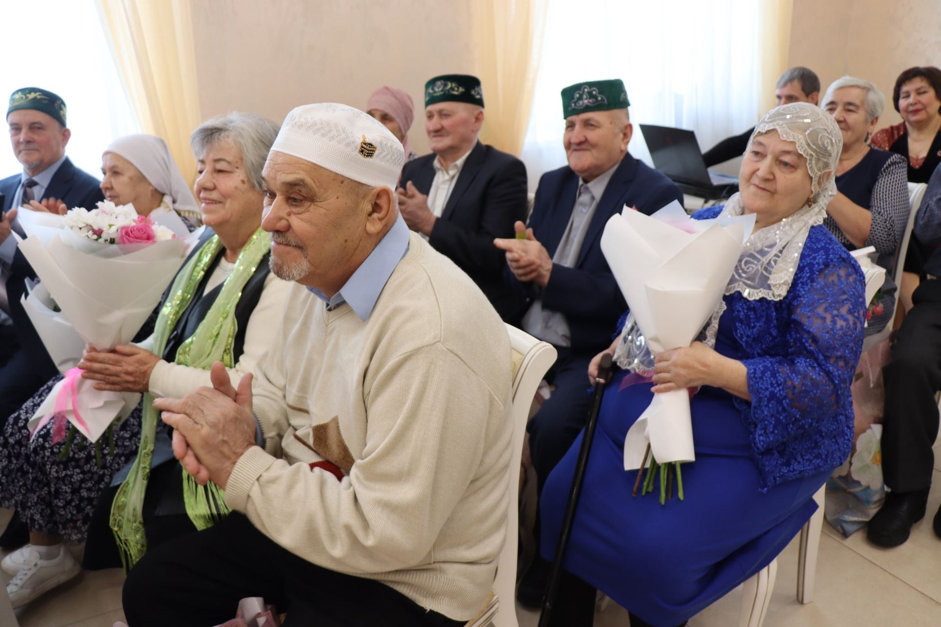 В Нурлате чествовали юбиляров семейной жизни (фоторепортаж)