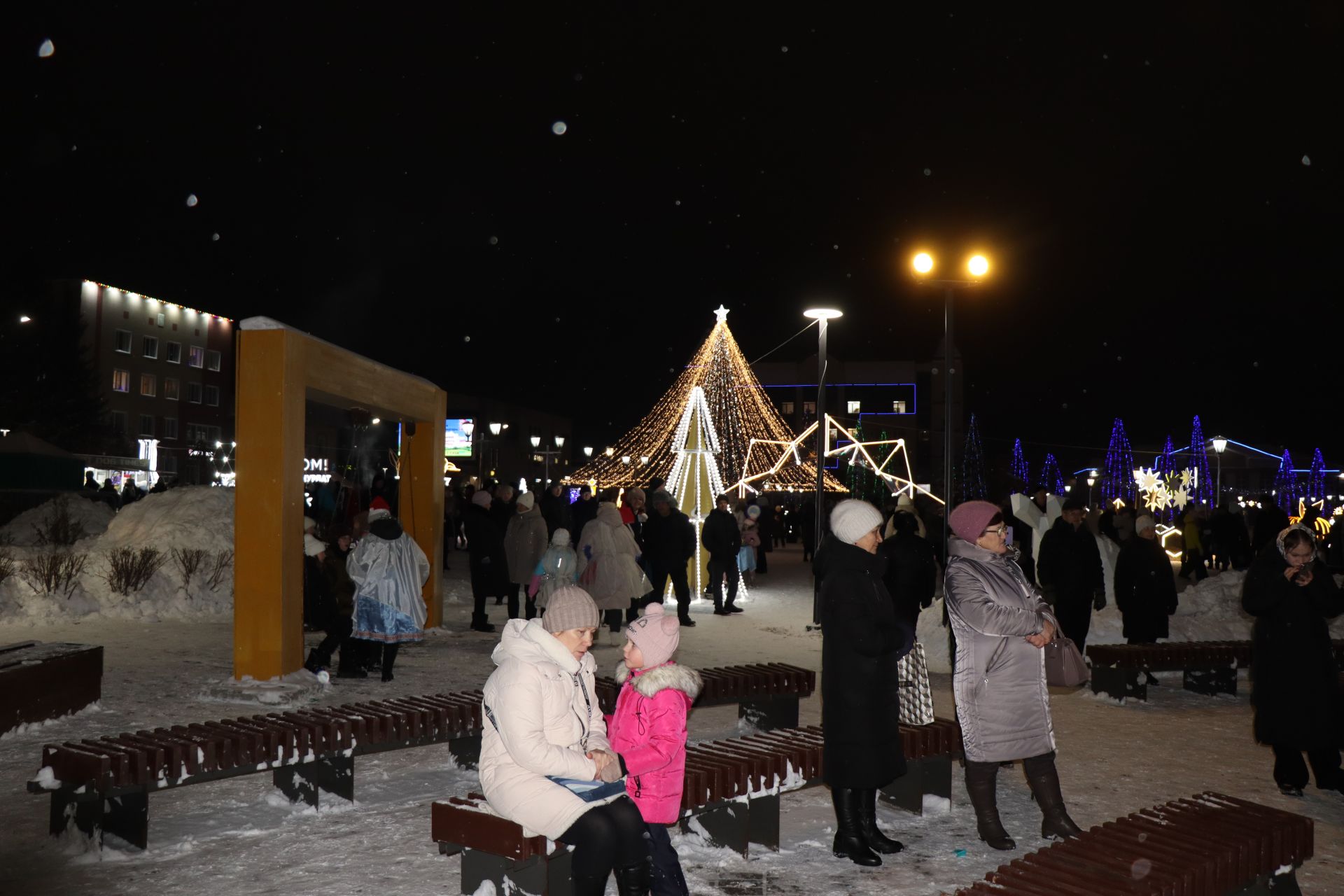 В Нурлате состоялось торжественное открытие главной городской Елки