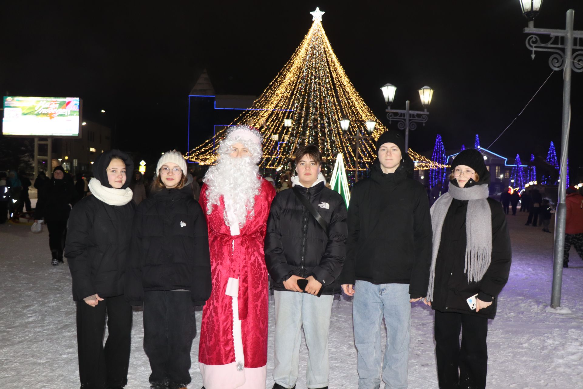 В Нурлате состоялось торжественное открытие главной городской Елки