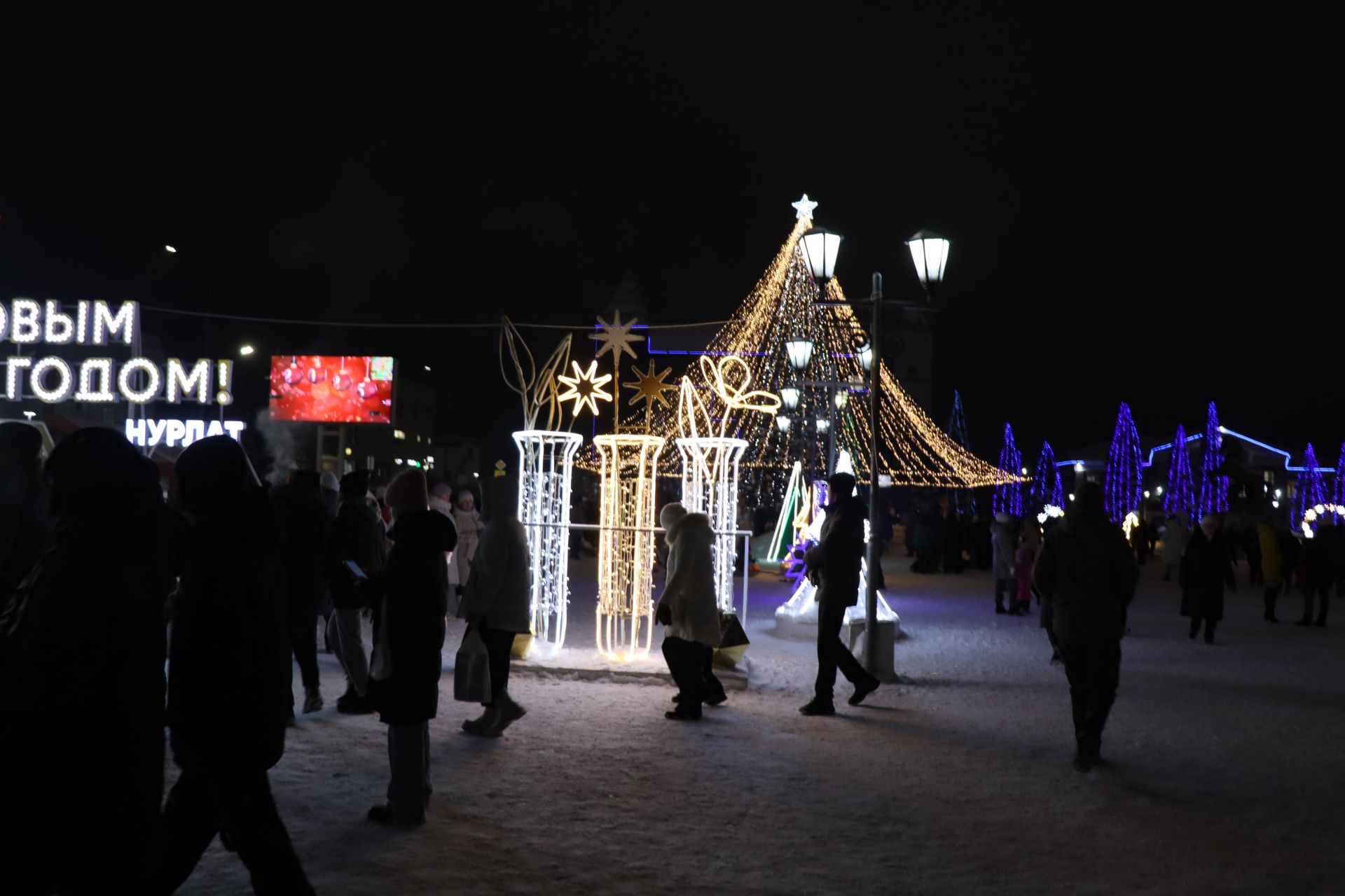 В Нурлате состоялось торжественное открытие главной городской Елки