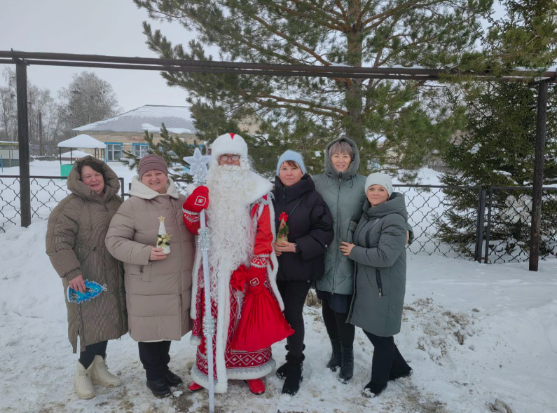 Нурлатские волонтеры порадовали детей детского дома