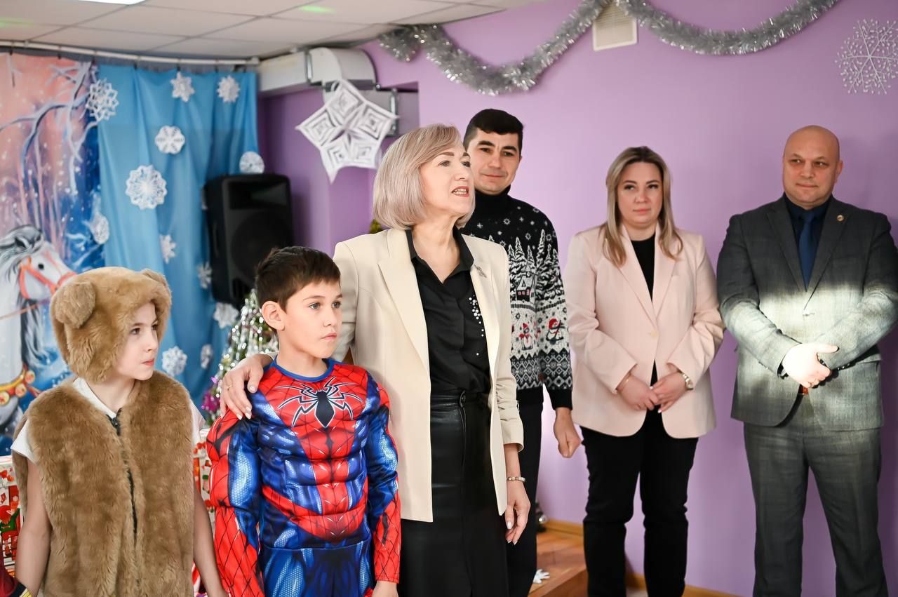 Нурлатские нефтяники пришли с подарками в городскую школу-интернат