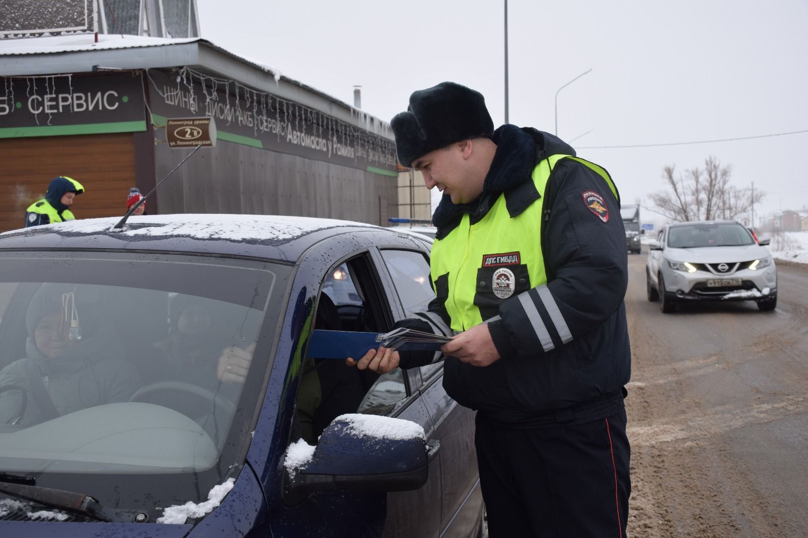 Нурлатские автоинспекторы призывают водителей к бдительности