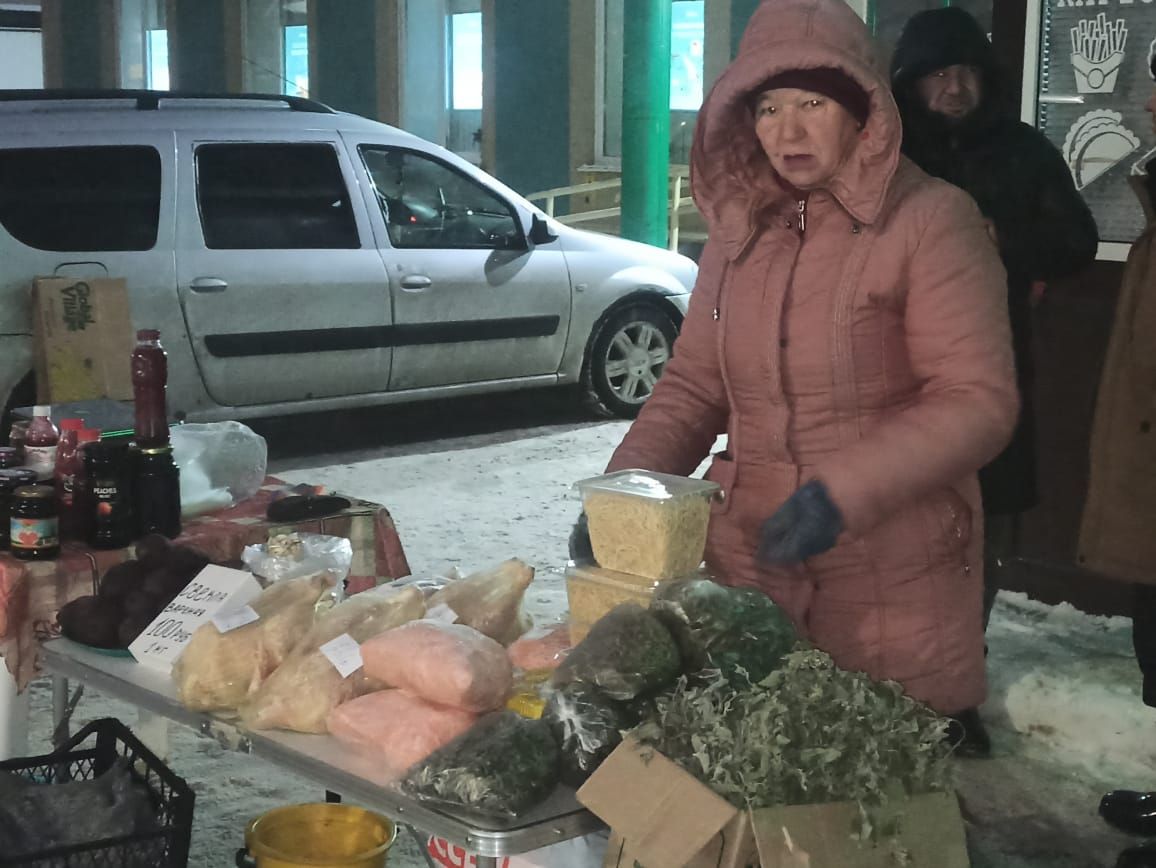 В Нурлате проходит предновогодняя ярмарка