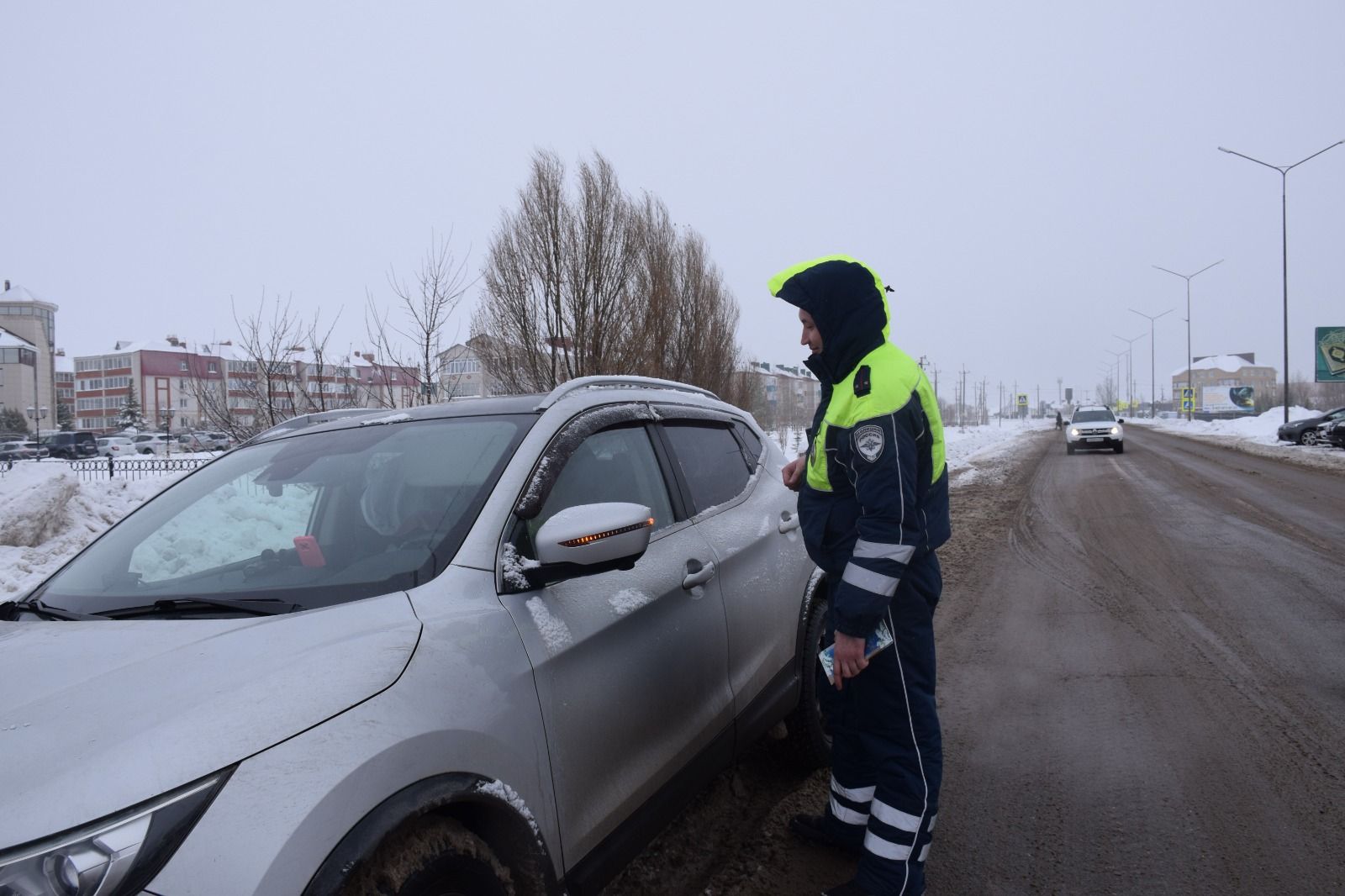 Нурлатские автоинспекторы призывают водителей к бдительности