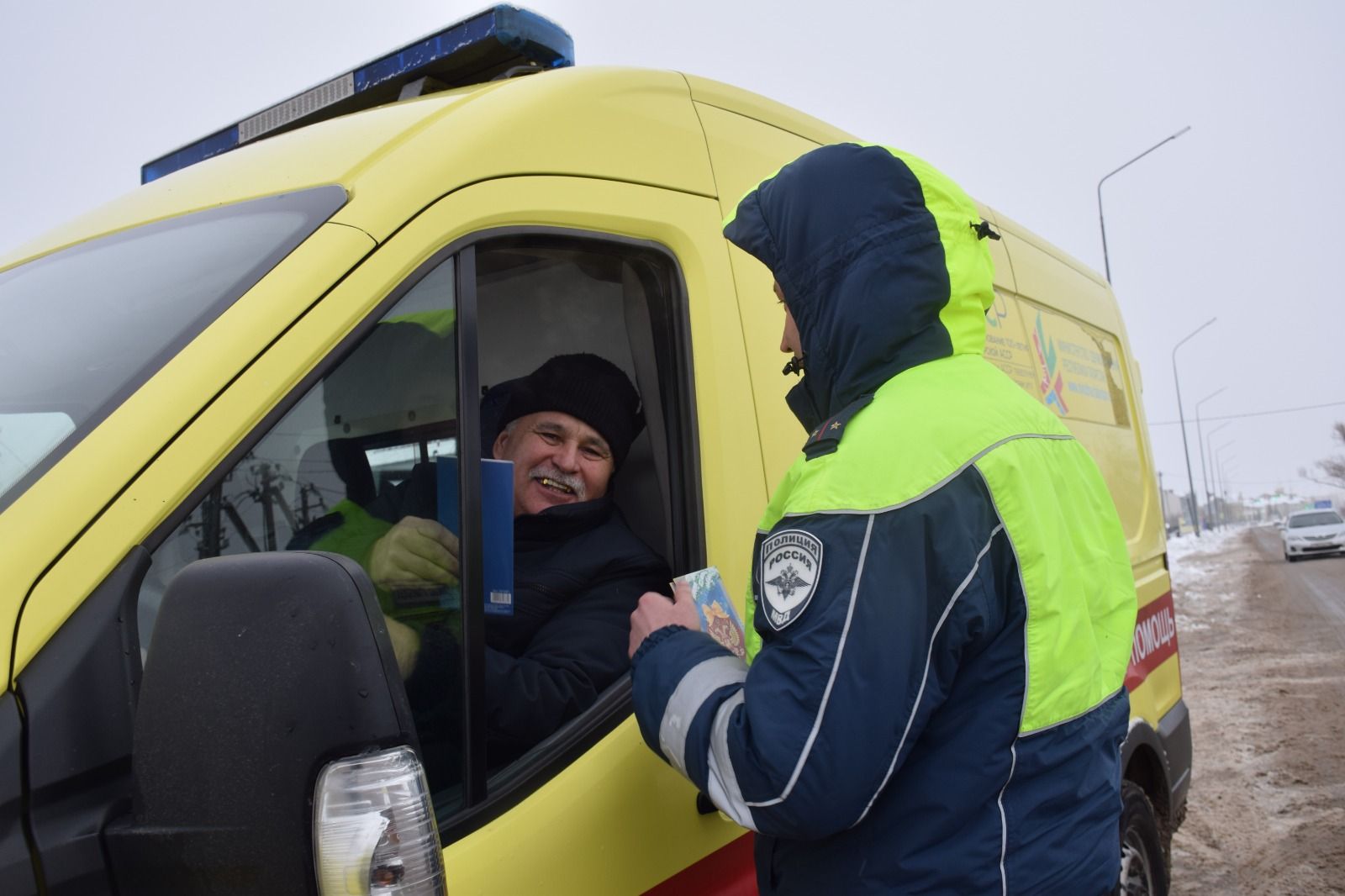 Нурлатские автоинспекторы призывают водителей к бдительности