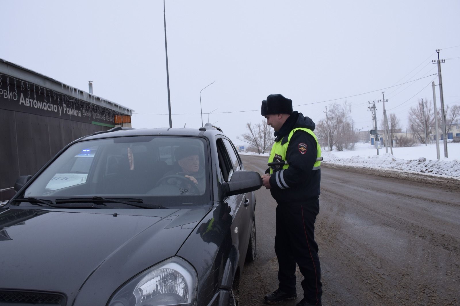 Нурлатские автоинспекторы призывают водителей к бдительности