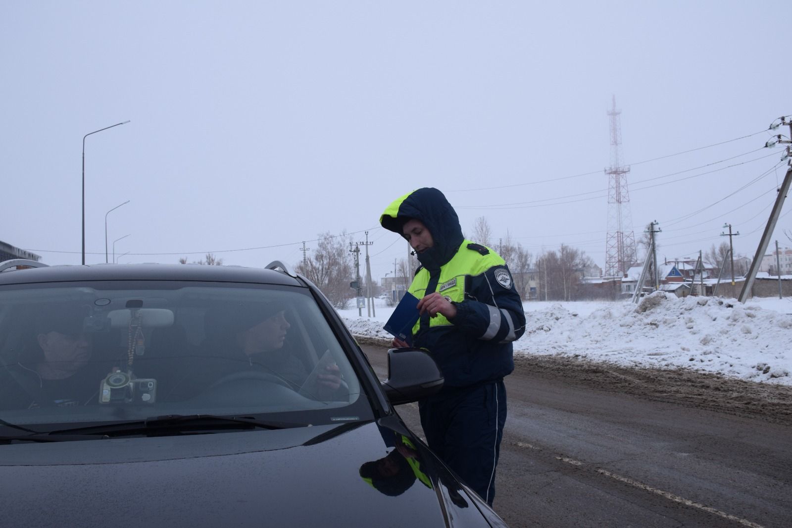 Нурлатские автоинспекторы призывают водителей к бдительности