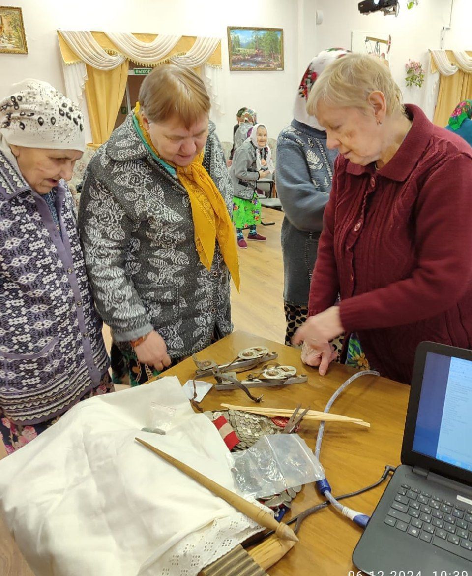 В гости к жителям Нурлатского дома-интерната пришли сотрудники музея