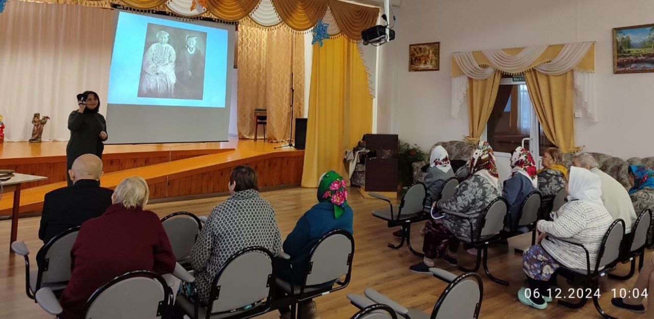 В гости к жителям Нурлатского дома-интерната пришли сотрудники музея