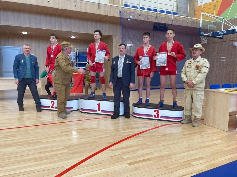 Нурлатские самбисты на Республиканском турнире завоевали комплект из трех медалей