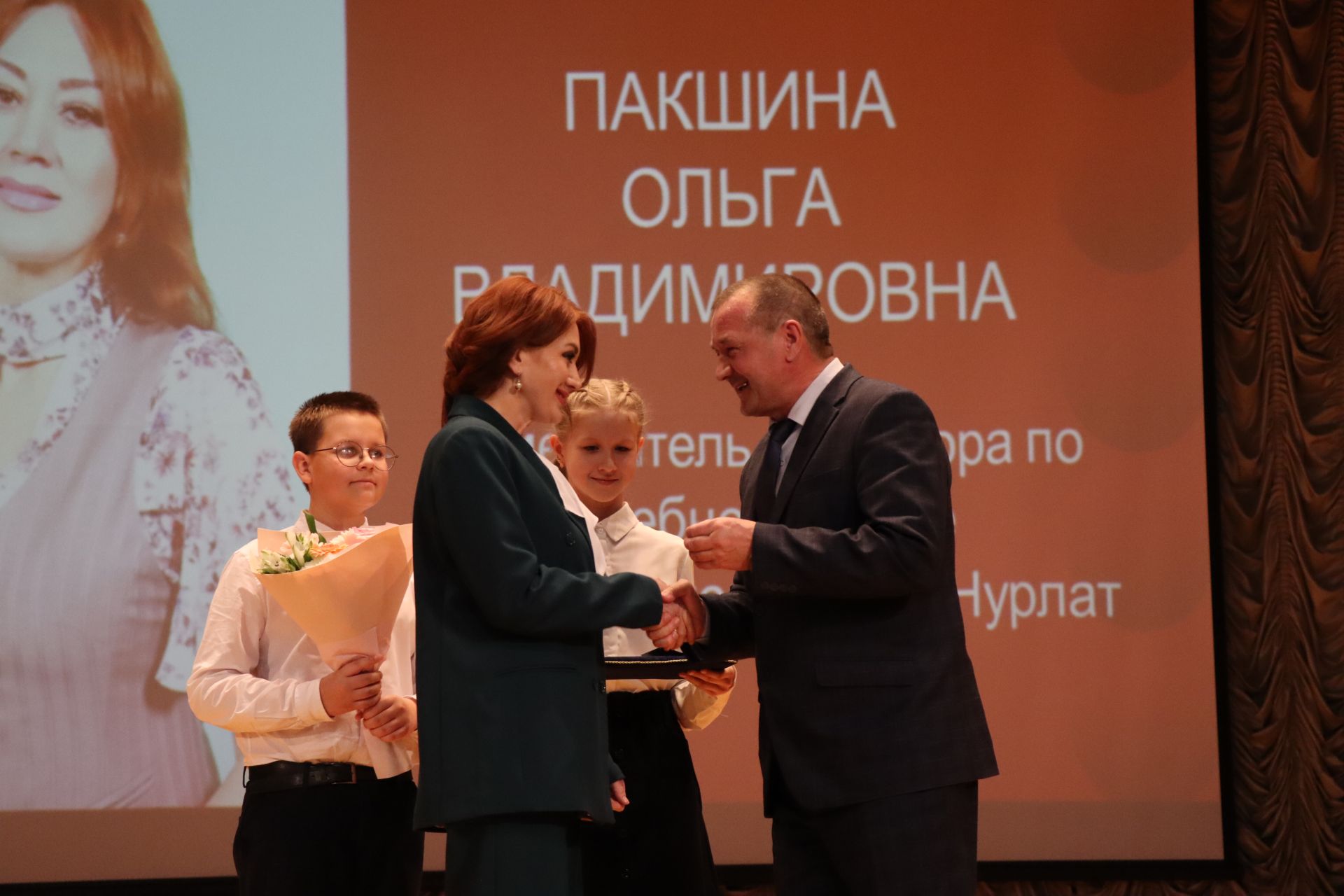 В Нурлате прошло торжественное мероприятие, посвященное закрытию Года педагога и наставника