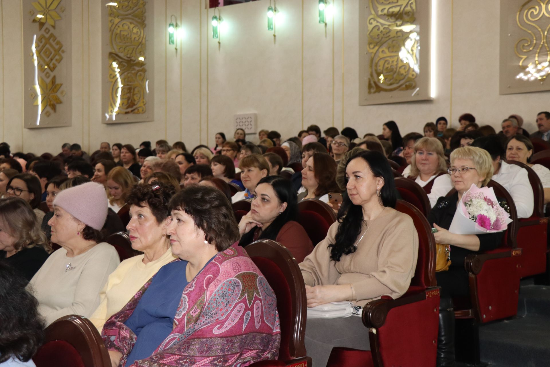 В Нурлате прошло торжественное мероприятие, посвященное закрытию Года педагога и наставника