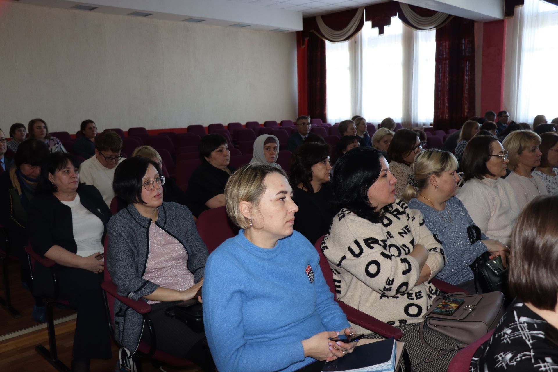 На днях в городской гимназии прошло очередное собрание членов профсоюза учреждений образования района