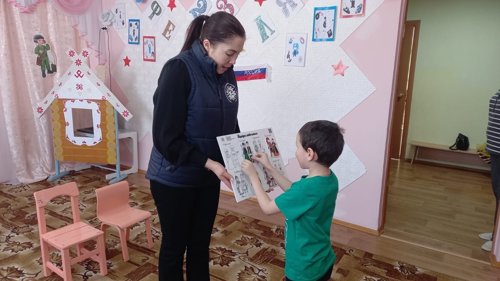 Среднекамышлинский детский сад посетили сотрудники Нурлатского Дома Дружбы народов