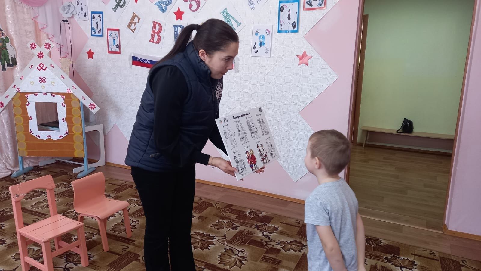 Среднекамышлинский детский сад посетили сотрудники Нурлатского Дома Дружбы народов