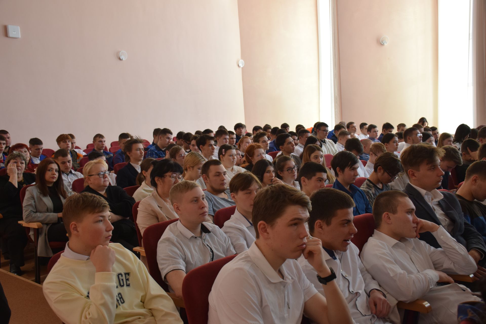 В Нурлатском аграрном техникуме прошла мини-ярмарка вакансий