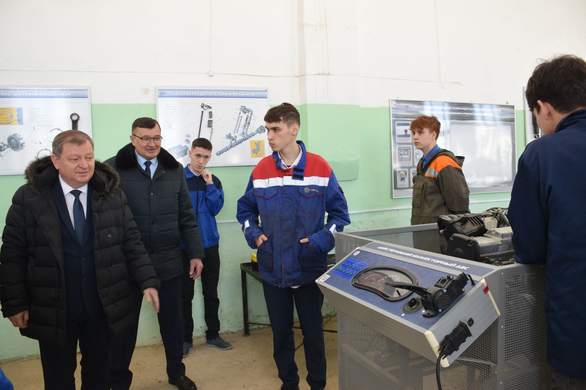 В Нурлатском аграрном техникуме прошла мини-ярмарка вакансий