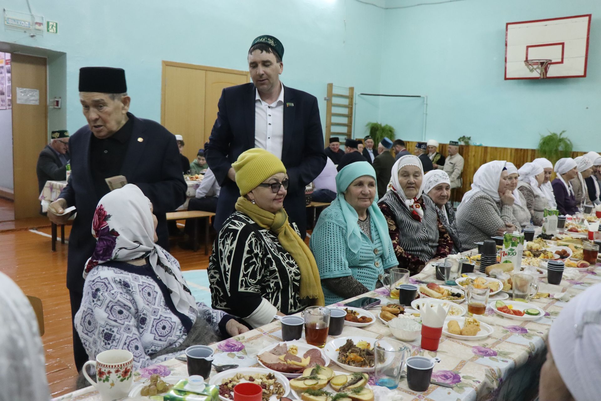 В татарских селах Нурлатского района месяц Рамадан начался с ифтара-меджлиса, организованного Сулеймановыми