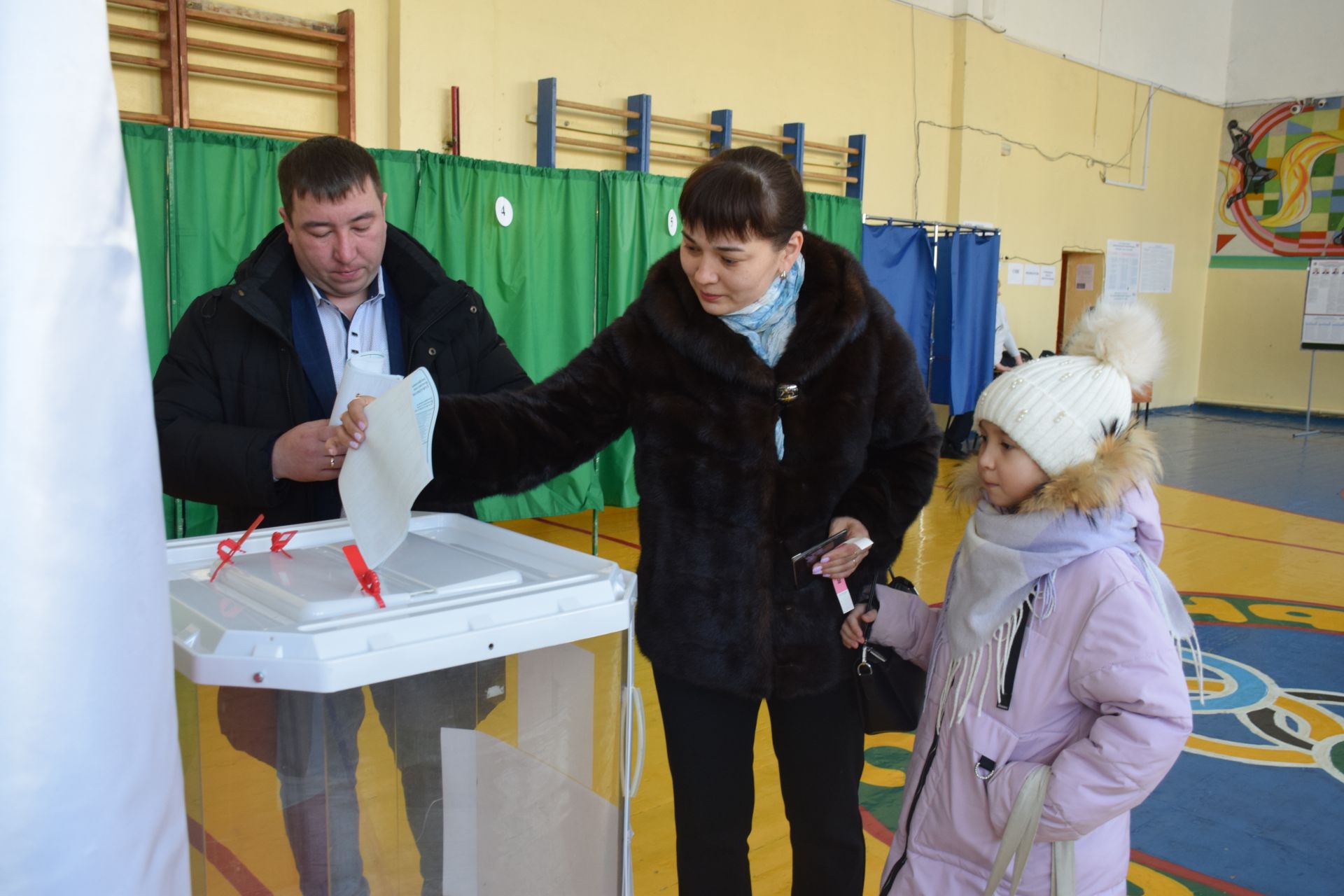Семья Валиевых из города Нурлат принимает участие в акции «Всей семьей на выборы!»
