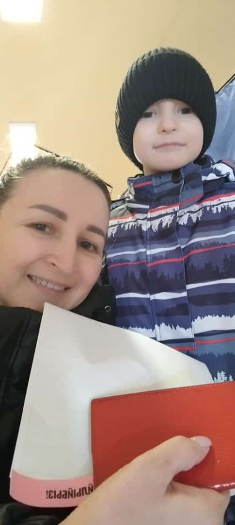 Жена мобилизованного нурлатца пришла на выборы Президента России с сыном