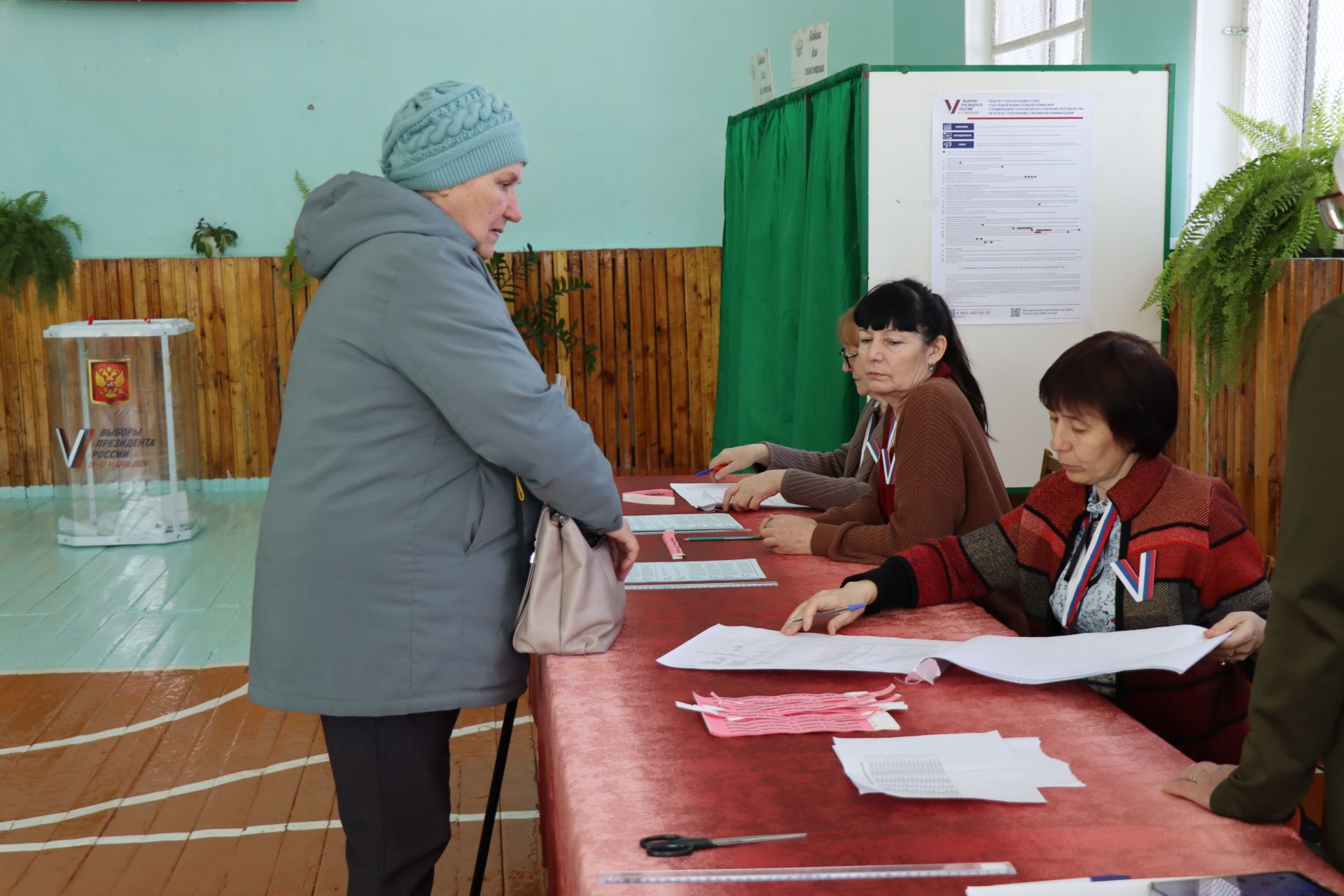 На избирательном участке №2357 Нурлатского района в первый день выборов проголосовали 47 процентов всех избирателей